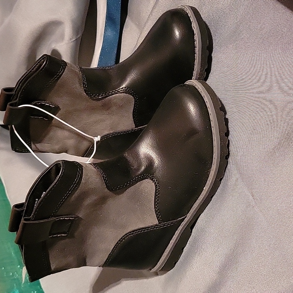 Nwt boys boots
